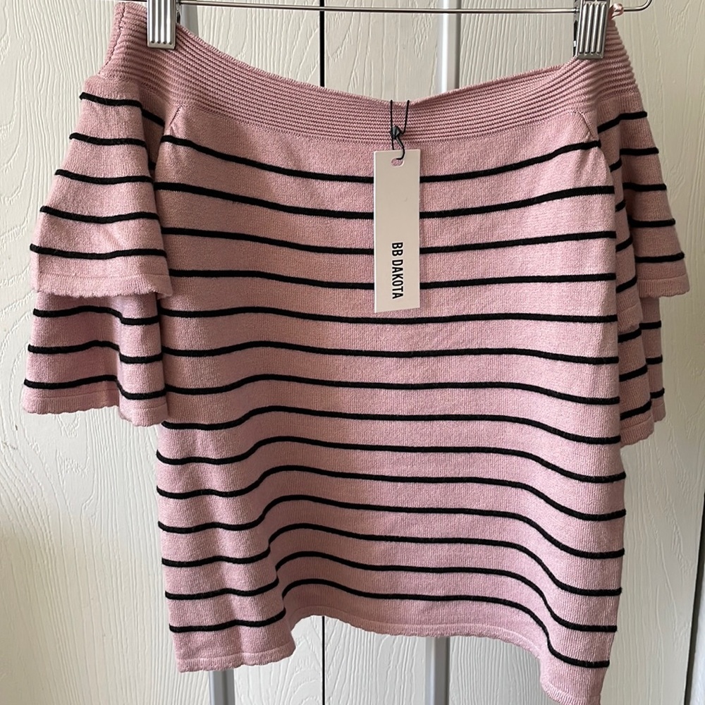 *NWT* BB DAKOTA OFF SHOULDER TOP